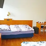 Messe-Zimmer Tus-Treff Homestay *